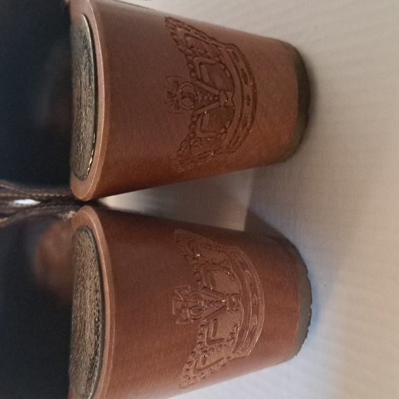 Shoe - Picture 2 of 5